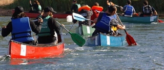  Viaje en canoa en grupo 